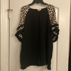 Black with leopard print sleeves Umgee Boutique blouse in excellent condition